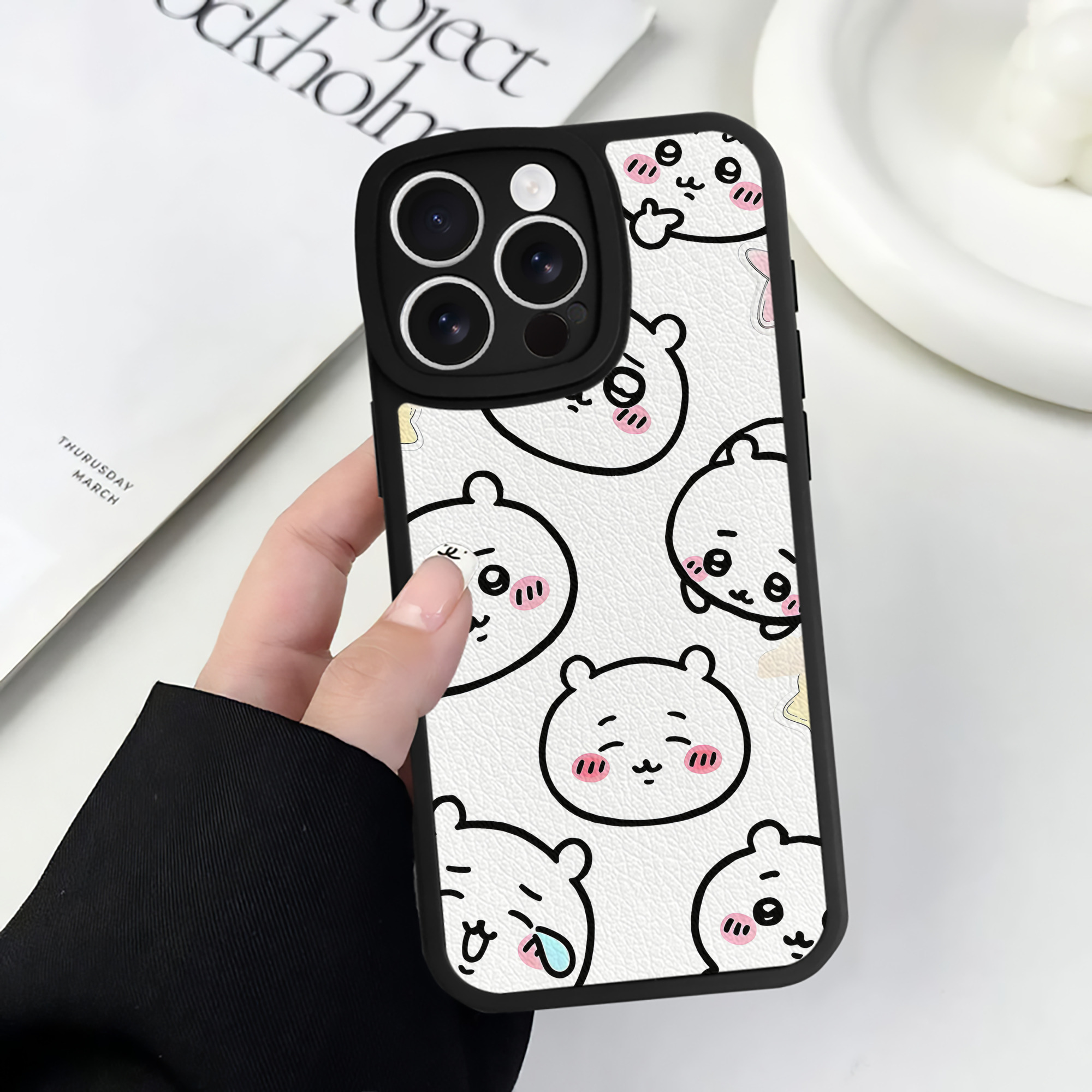 （画像用） ちいかわ Chii-kawa 【iPhone 16シリーズ対応】シリコンスマホケース（レザー調） 材質：シリコン